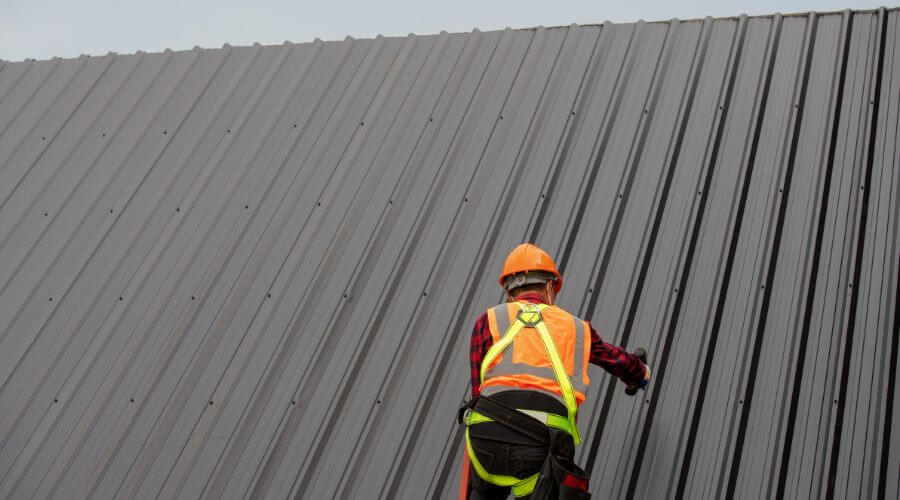 Professional gutter cleaning in Columbus Junction, IA